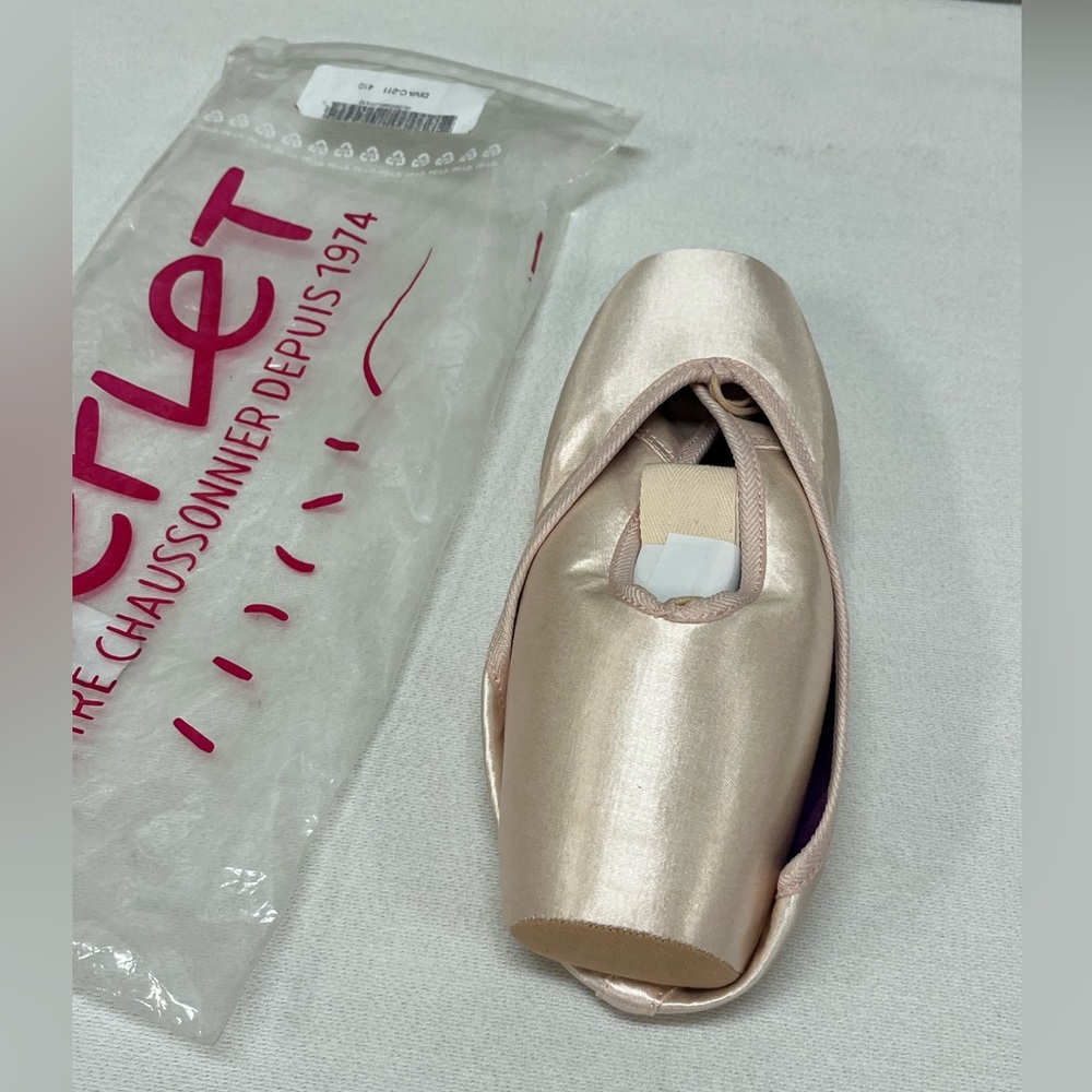 New - Merlet DIVA Pointe Shoes 23